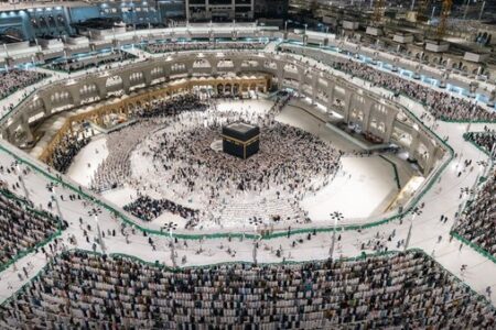 suasana-masjidil-haram-pada-malam-kedua-ramadan-1445-h-the-general-presidency-of-haramain-4_169