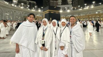 naura-ayu-umrah-bersama-keluarga